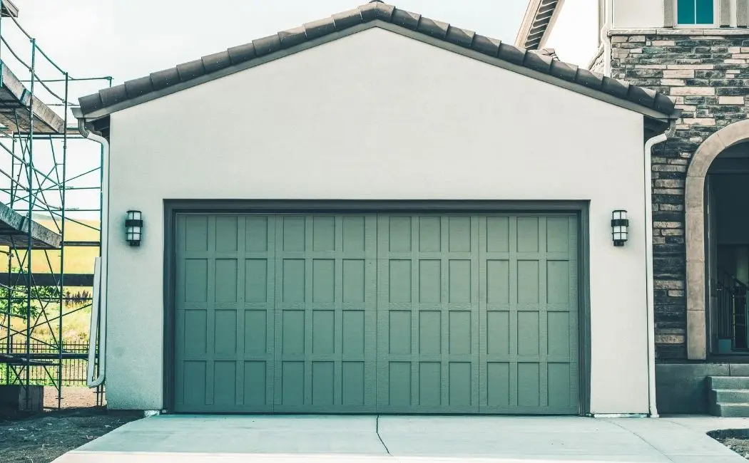 Sprawdź, jaka brama garażowa będzie dla Ciebie odpowiednia 