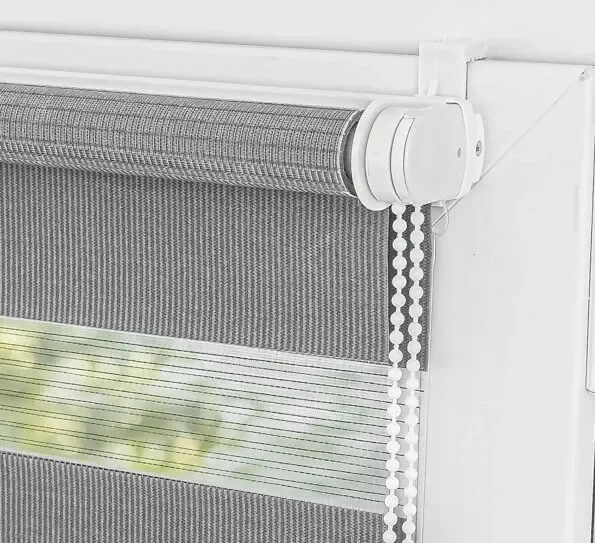 Montaż rolet dzień noc: porównanie systemów bezinwazyjnych i kasetowych