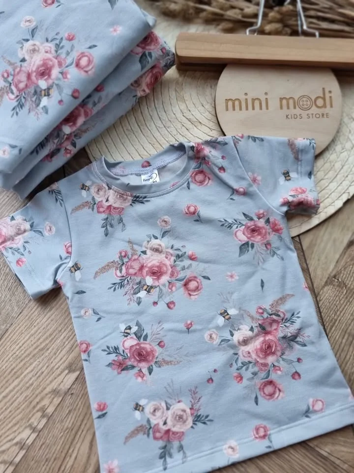 Grafika promocyjna wydarzenia Wyprzedaż + nowości — bluzki z krótkim rękawkiem (cz. 1/2)