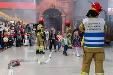 Noc Muzeów w muzeum pożarnictwa przyciągnęła tłum. Pokazy zrobiły furorę