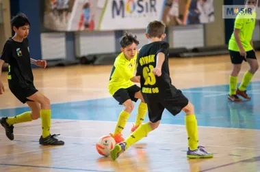 Małe buty, wielkie emocje - jak młodzi z Mysłowickiej Ligi Orlika podbili parkiet