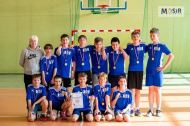 Mini-koszykówka w ogniu emocji - Igrzyska Dzieci rozgrzały parkiet w SP 17