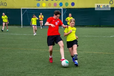 Dziewczęcy futbol w Mysłowicach rozgrzał boiska MOSiR i szkolne rankingi