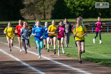 Mysłowickie podstawówki pobiegły po laury na stadionie Promenada