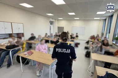 Policjantka z Mysłowic ostrzega uczniów - hejt w sieci może skończyć się odpowiedzialnością