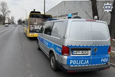 Autobus miejski, 1,8 promila i nagły koniec jazdy na Katowickiej w Mysłowicach